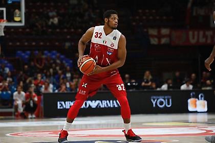 Ανανεώνει με Αρμάνι ο Μπρουκς