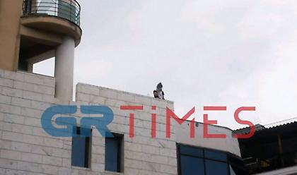 Έκρηξη και φωτιά σε κτίριο στη Θεσσαλονίκη
