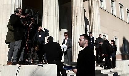 Νομοσχέδιο Παιδεία: «Θερμή» ημέρα με αρχηγούς μέσα στη Βουλή και διαδηλωτές απ' έξω