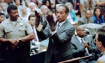 Υπόθεση O.J.Simpson: Το τρικ του δικηγόρου με το γάντι που οδήγησε στη μεγαλύτερη δικαστική πλάνη
