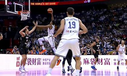 Γιάννης Αντετοκούνμπο: Υποψήφιος στα καρφώματα της δεκαετίας από τη FIBA