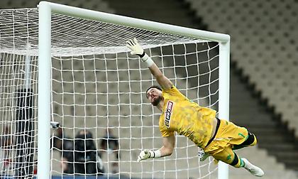 Ο... κέρβερος Διούδης τον κράτησε όρθιο