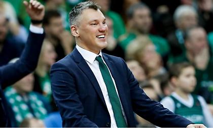 Σαρούνας Γιασικεβίτσιους: Σήκωσε κούπα… και στο γκολφ! (photos)