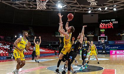 Μπαίνει ως πρώτη στα playoffs η Άλμπα με σούπερ Σίκμα!