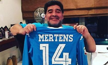 Αποθέωσε τον Μέρτενς ο Μαραντόνα! (video)