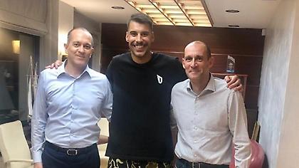 Και επίσημα στον Ολυμπιακό για έναν ακόμα χρόνο ο Πρίντεζης!