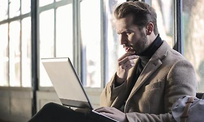 «Έχω όλα τα συμπτώματα»: 3 λόγοι για να μην ξανακάνεις ποτέ διάγνωση απ’ το διαδίκτυο