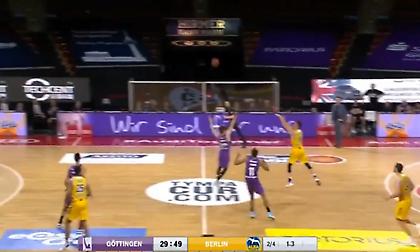 Απίστευτο buzzer beater τρίποντο πίσω από το κέντρο από τον Μάτισεκ της Άλμπα (video)