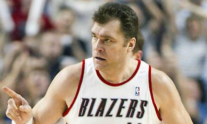 Η μέρα που ο Ψωμιάδης έφερνε στην ΑΕΚ τον Σαμπόνις!