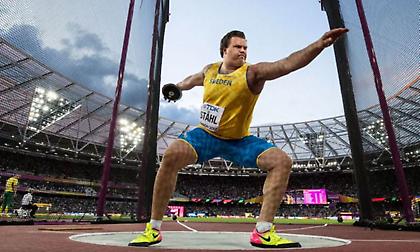 Μεγάλη βολή από Σταλ