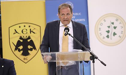 Όποια ομάδα κι αν υποστηρίζεις, βγάζεις το καπέλο στον Μάκη Αγγελόπουλο