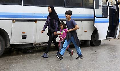 Από τη Λέσβο στην ηπειρωτική χώρα μεταφέρθηκαν πάνω από 1.800 πρόσφυγες