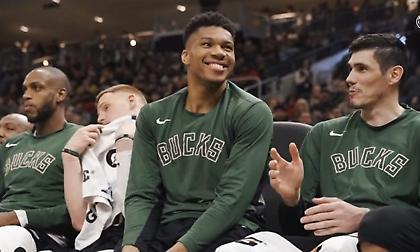 Βίντεο-έπος των Μπακς με Γιάννη, Θανάση και απίστευτες αντιδράσεις από τον πάγκο