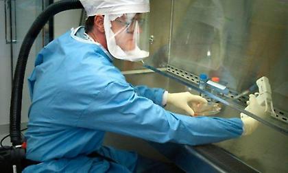 Κορωνοϊός: Το υποψήφιο εμβόλιο που μπήκε στην τελική φάση δοκιμών γεννά αισιοδοξία