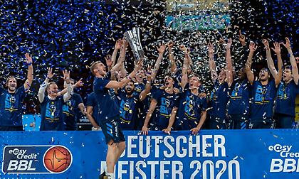 Επέστρεψε στον… θρόνο και έκανε το νταμπλ η Άλμπα!