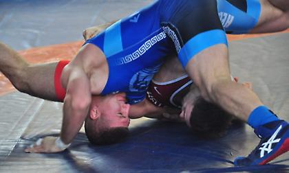 Επιστροφή με μεγάλο καμπ 43 αθλητών για την πάλη