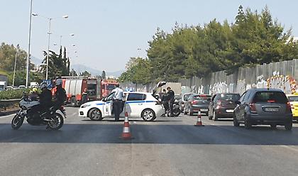 Φωτιά σε σχολικό στην Εθνική οδό Αθηνών-Λαμίας