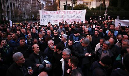 Βουλή: Σκληρό «ροκ» στην έναρξη της μάχης επί του νομοσχεδίου για τις διαδηλώσεις