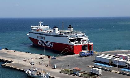 Μηχανική βλάβη στο πλοίο Θεολόγος με 687 επιβάτες - Κατευθύνεται στη Ραφήνα