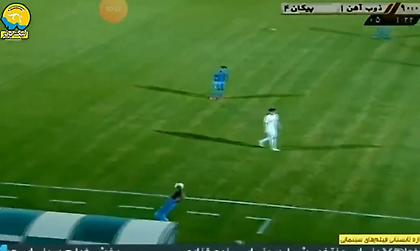 Το πιο δυνατό πλάγιο άουτ που έχετε δει ποτέ (video)