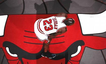 ΡΕΤΡΟ: Όταν ο Μάικλ Τζόρνταν έβαλε 3.000+ πόντους με… 12 τρίποντα! (video)