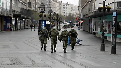 Σερβία: Ο Βούτσιτς αποσύρει την απόφαση για lockdown στο Βελιγράδι