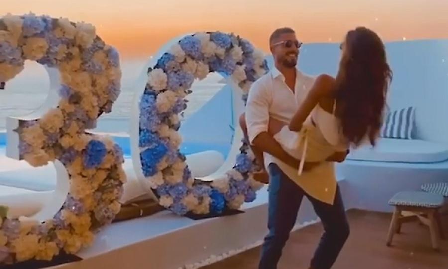 Γιόρτασε τα 30α γενέθλιά του στη Μύκονο με την Ιζαμπέλ ο Τραπ (video)