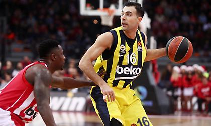 Ρεπόρτερ Φενέρ: «Ο Σλούκας φεύγει, η οικογένεια ο,τι πιο σημαντικό»