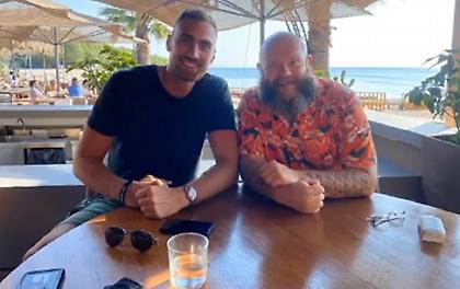 Ο Μιλουτίνοφ παρέα με πρωταγωνιστή του Casa de Papel (pic)