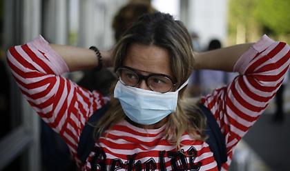 Κορωνοϊός: Οι Βρυξέλλες διευρύνουν την υποχρεωτική χρήση μάσκας