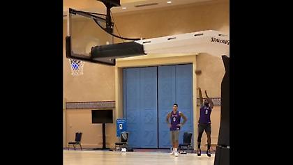 Επιστρέφει «καυτός» ο Λεμπρόν (video)