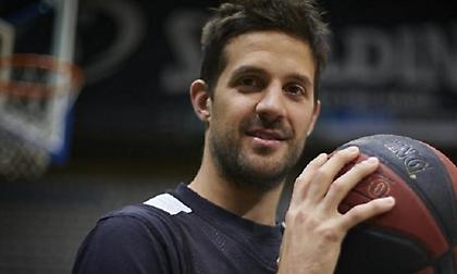 «Επίθεση» αγάπης στον Λαπροβίτολα από οπαδούς του Παναθηναϊκού