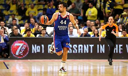 Ανανέωσε με την Εφές και ο Σίμον