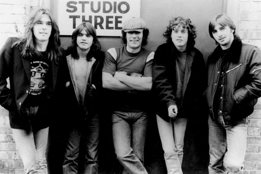 40 χρόνια Back in Black: Το απόλυτο αφιέρωμα στον ΣΠΟΡ FM