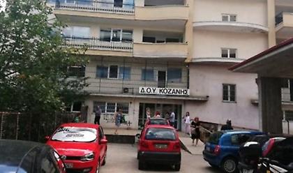Επίθεση με τσεκούρι σε ΔΟΥ Κοζάνης: Σε ιδιαίτερα κρίσιμη κατάσταση ο 56χρονος εφοριακός