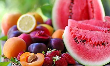 Τα υπέροχα καλοκαιρινά φρούτα: Τι μας προσφέρουν, πότε τα τρώμε;