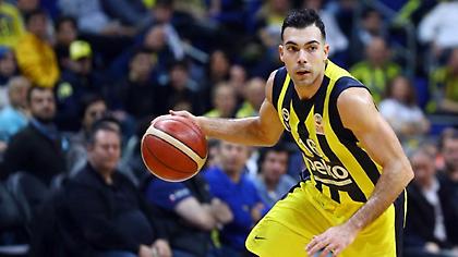 «Ελεύθερος και τυπικά από τη Φενέρ ο Σλούκας»