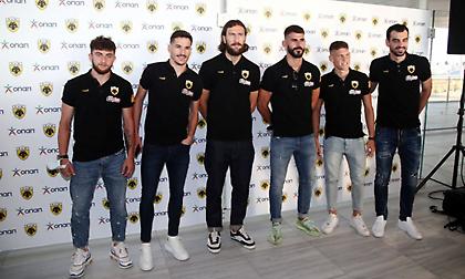 Η άφιξη των παικτών της ΑΕΚ στο «Ίδρυμα Σταύρος Νιάρχος» (pics/video)