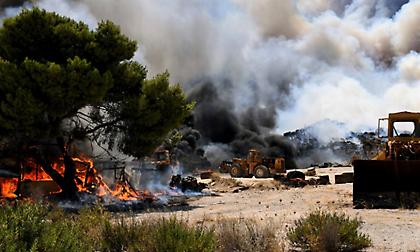 Μαίνεται το πύρινο μέτωπο στις Κεχριές: Εντολή εκκένωσης για τον οικισμό Ντράσσα