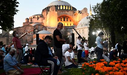 Μετατρέπεται σε τζαμί η Αγία Σοφία - Η φιέστα Ερντογάν