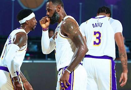 Ο Λεμπρόν τίμησε τη μνήμη του Κόμπι (pic)