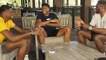 Η συνέντευξή των Αντετοκούνμπο στον ESPN παίζοντας UNO! (video)