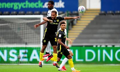 Προβάδισμα για τη Σουόνσι στα πλέι-οφ