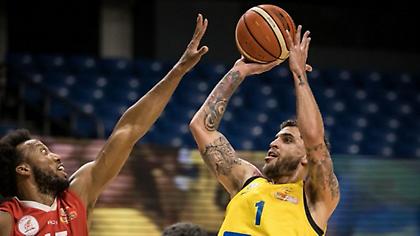 Στον τελικό με «βόμβα» Γουίλμπεκιν η Μακάμπι (video)