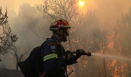 Υπό μερικό έλεγχο η φωτιά στις Κεραμειές Κεφαλονιάς
