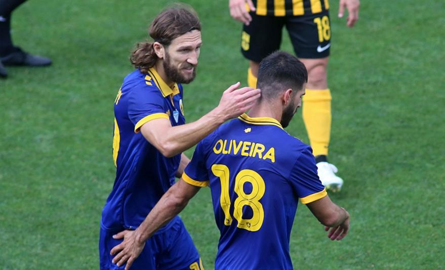 Αποθέωσε Τσιγκρίνσκι για την ανανέωση ο Ολιβέιρα (pic)