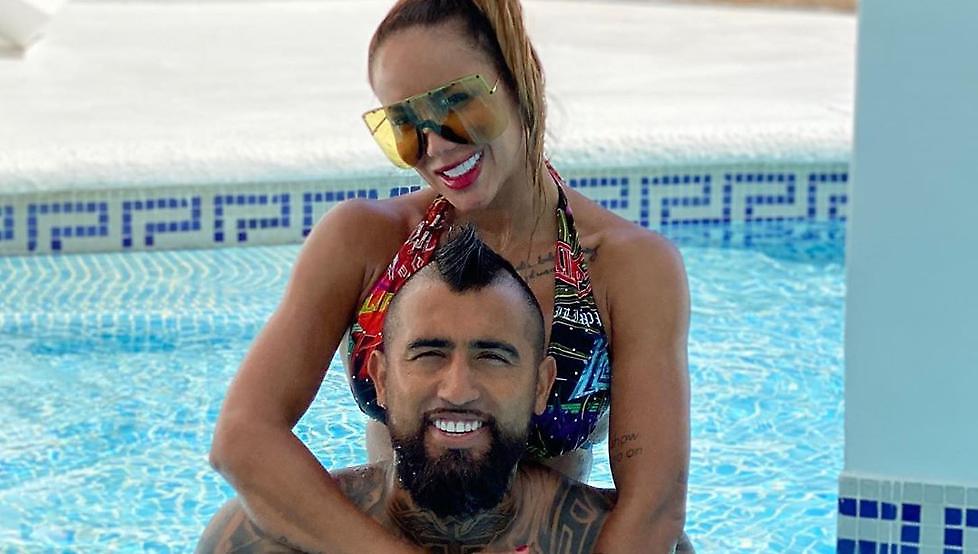 Άκρως αποκαλυπτική η σύντροφος του Βιδάλ στις διακοπές (pics)