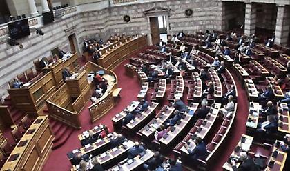 Βουλή: Μάσκα θα φορούν υπουργοί και βουλευτές σε όλες τις συνεδριάσεις
