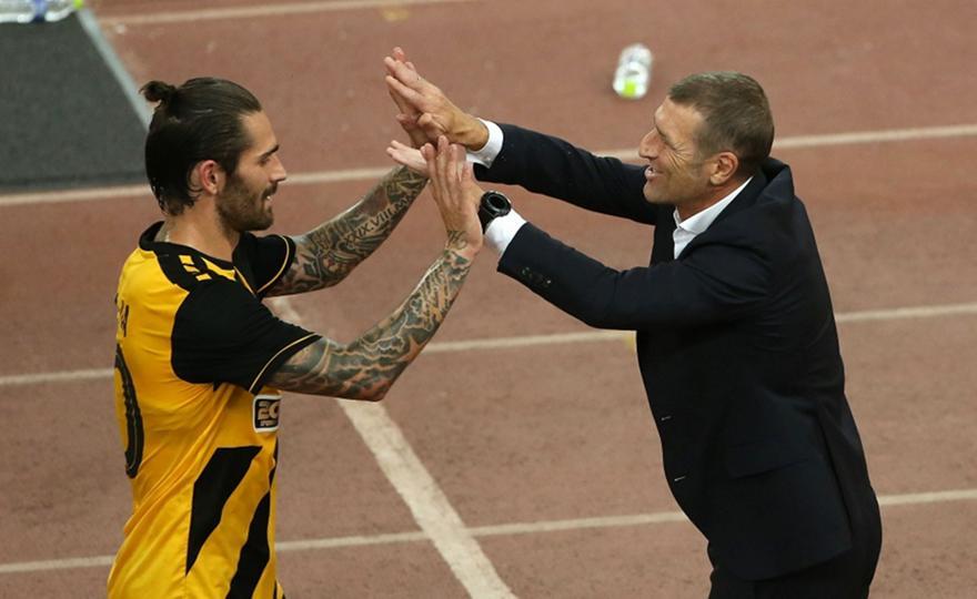 Διερευνητικές επαφές για στόπερ από Καρέρα