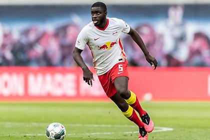 Ανανέωσε με Λειψία ο Ουπαμεκανό